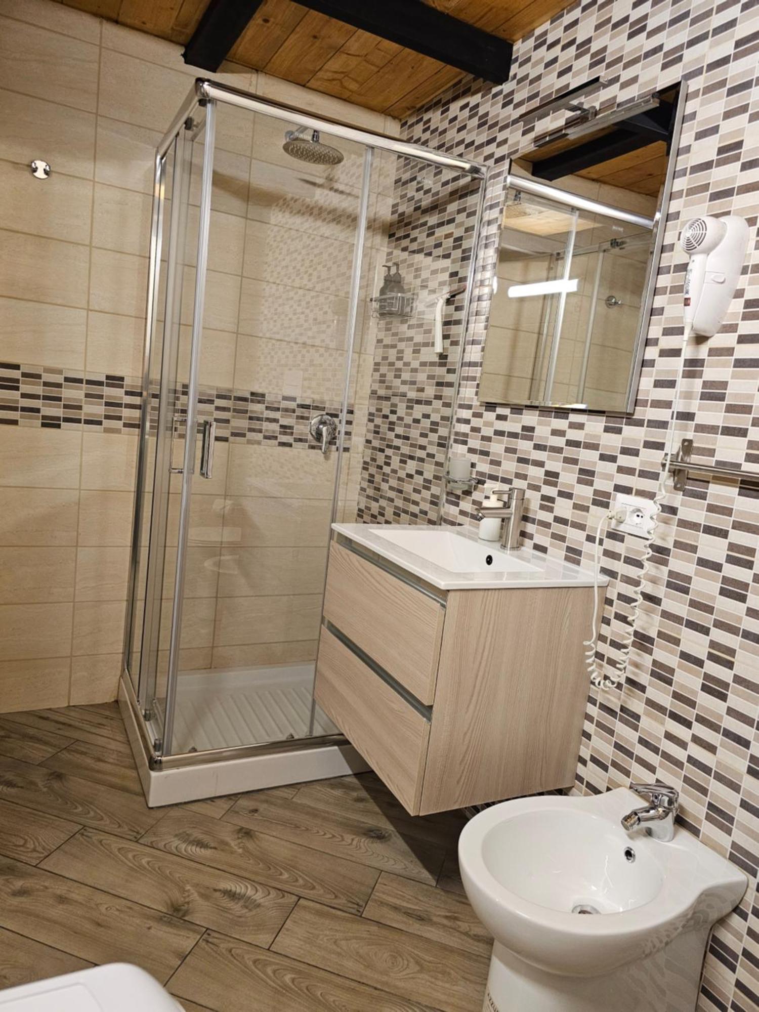 Station House Apartment *